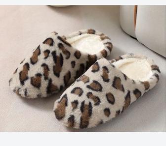 Продам женские плюшевые тапочки. Отличное дополнение к подарку.