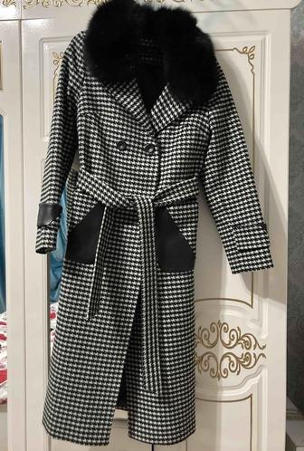 Пальто Loreta сатылады