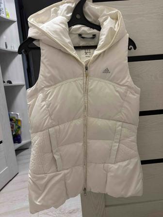 Продам жилетку adidas