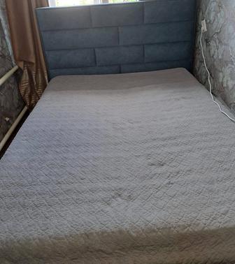 Продам 2х спальную б/у кровать в хорошем состоянии