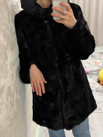 Продам норковую шубу в черном цвете