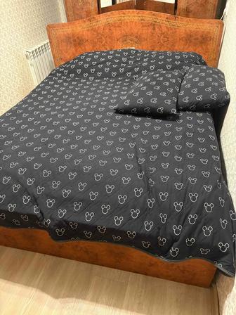 Продается двухспальная кровать с матрасом