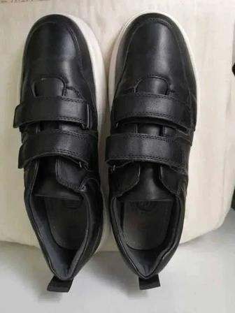 ОТДАМ ДАРОМ кроссовки. 100% кожа, Италия, размер 40/41, (26,5см) бу