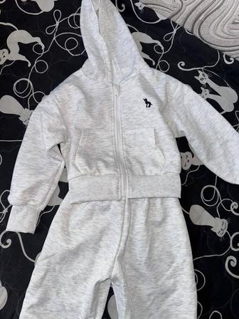 Продам костюмы