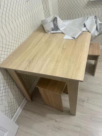 Обеденный стол