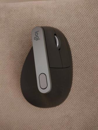 Logitech MX Vertical вертикальная мышка