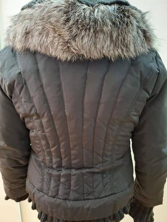 Продам куртку с натуральным мехом и вязанными рюшками на рукавах