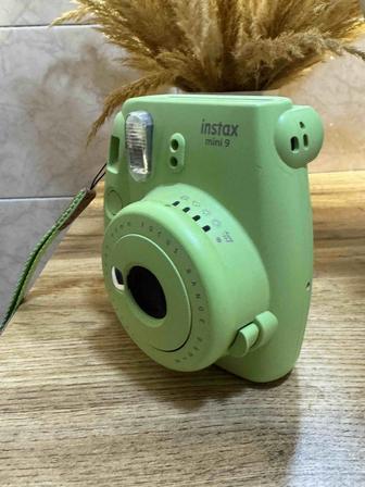 Продам фотоаппарат instax mini 9