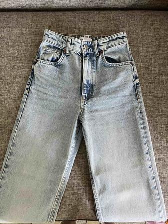 Продам прямые джинсы ZARA