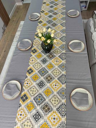 Скатерть и раннеры с салфетками
