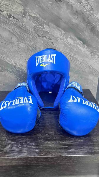 Перчатки и шлем для рукопашного боя