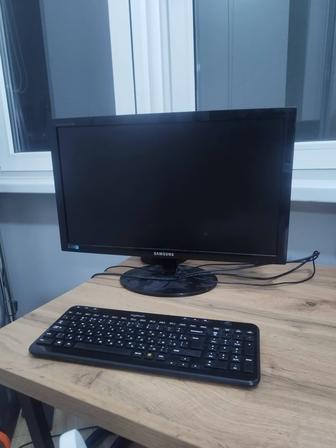 Монитор Samsung
