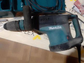 Отбойный молоток Makita HM1203C.