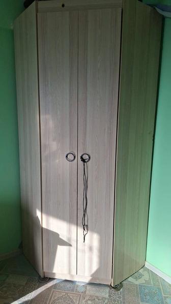 Шкаф угловой