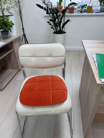 Продам офисные стулья