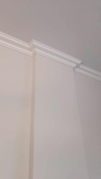 Поклейка галтелей. И плинтусов.