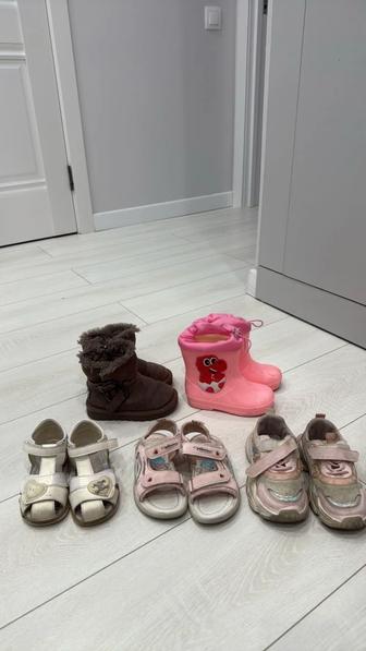 Продам набор обуви для девочки размер 25-26 все за 10к