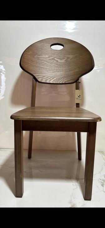 Заводской деревянный стул