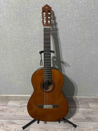 Продается Гитару классическую Yamaha C40