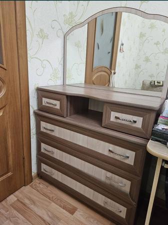 Комод с зеркалом