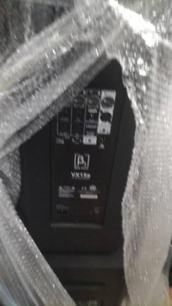 Колонка и два микрофона