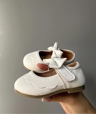 Продам детские туфли