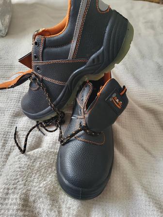 Продам ботинки рабочие.