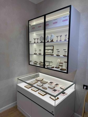 Продается Витрина под украшения и аксессуары в связи с закрытием магазина