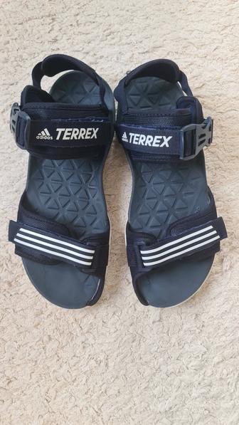 Продам сандалии Adidas