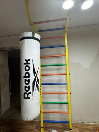 Продам шведскую стенку с грушей