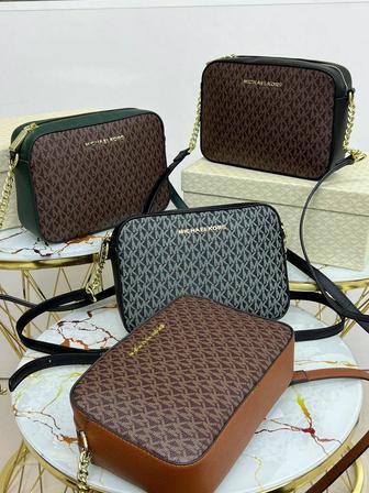 Сумки Michael Kors. В фирменной подарочной коробке.