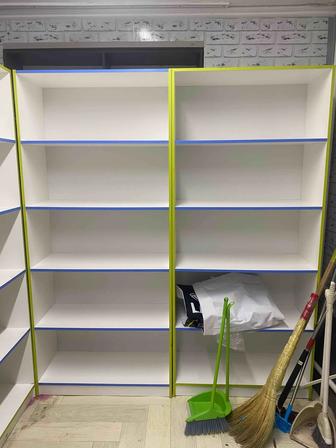 Стеллаж настенный для магазина