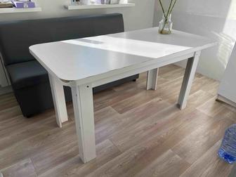 Продам кухонный стол в комплекте с 4 стульями