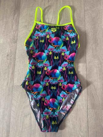 Продам новый купальник Arena