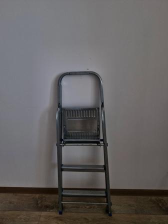 Стальная стремянка