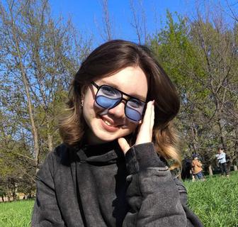 Учитель, воспитатель, продавец, фотограф, официант и т.п.