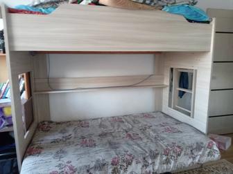 Двухъярусная кровать