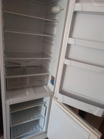 Холодильник Индезит продам