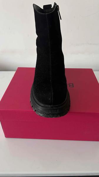 Отдам бесплатно сапоги