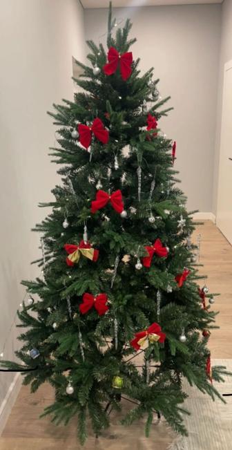 Продаю елку новогоднюю