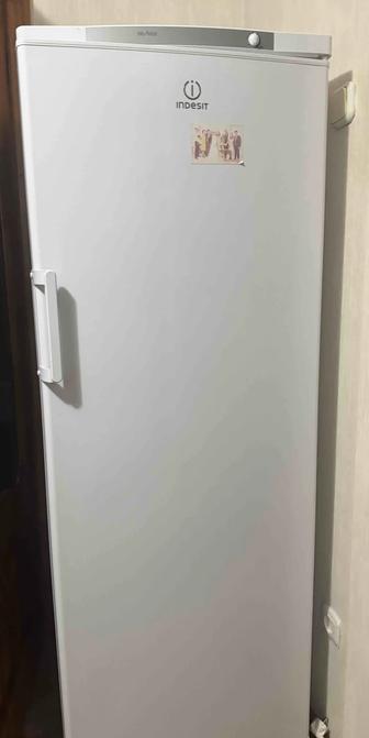 Продам б/у морозильник вертикальный