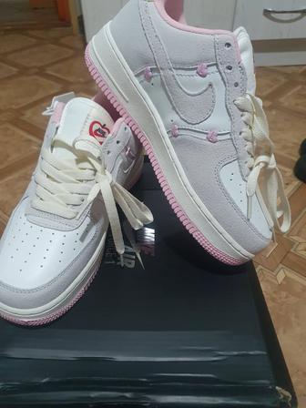 Кроссовки NiKe