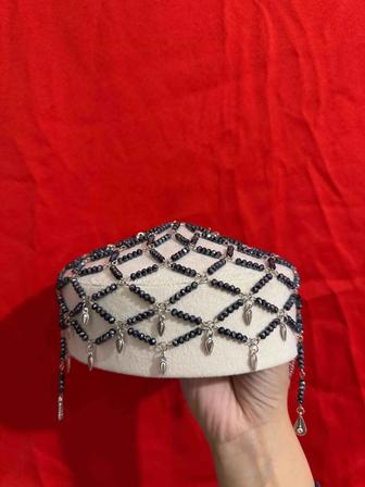 Тика, косынка, шашбау, білезік, сырға