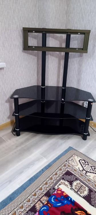 Стеклянная подставка для телевизора