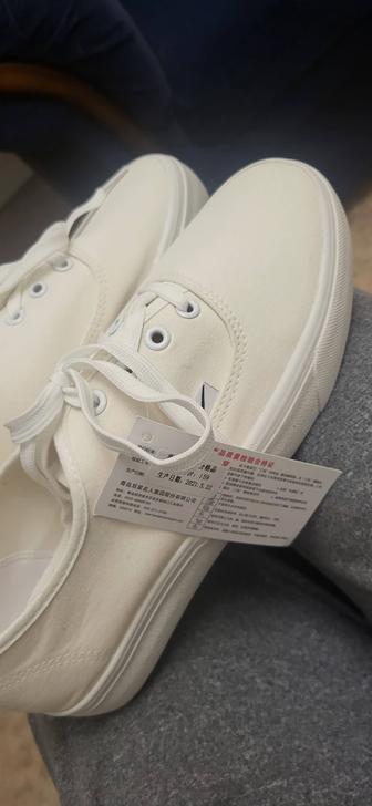 Продам летние кеды, 5к