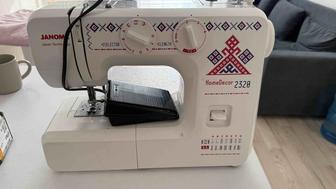 Продам швейную машинку Janome