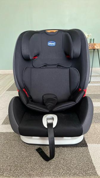 Продам Автокресло Chicco Youniverse Jet Black (9-36кг)