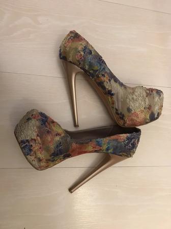 Женские модельные туфли