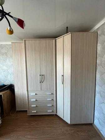 Продам угловой шкаф