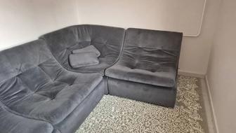 Диван с чехлом